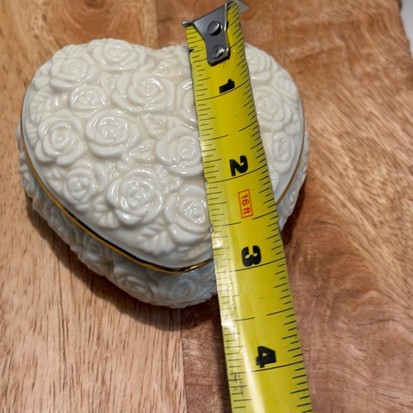 Lenox Handcrafted White and Gold Box - Picture 5 of 7